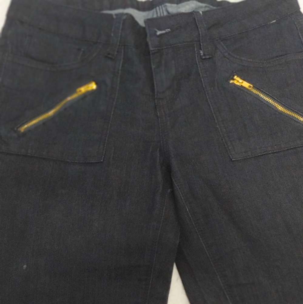 Guess Jeans - Picture 2 of 4